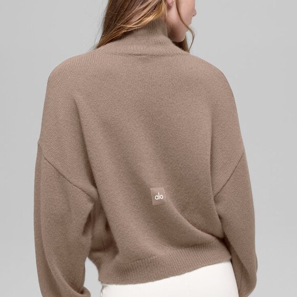 Alo Yoga Cashmere New Class Turtleneck Sweater Chai Latte - Picture 4 of 5